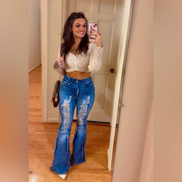 ❀♥︎ 𝓗𝓮𝓵𝓵𝓸, I’m Payton. Owner/founder of Love, Dax: a sustainable fashion co 💚 - Picture 4 of 8